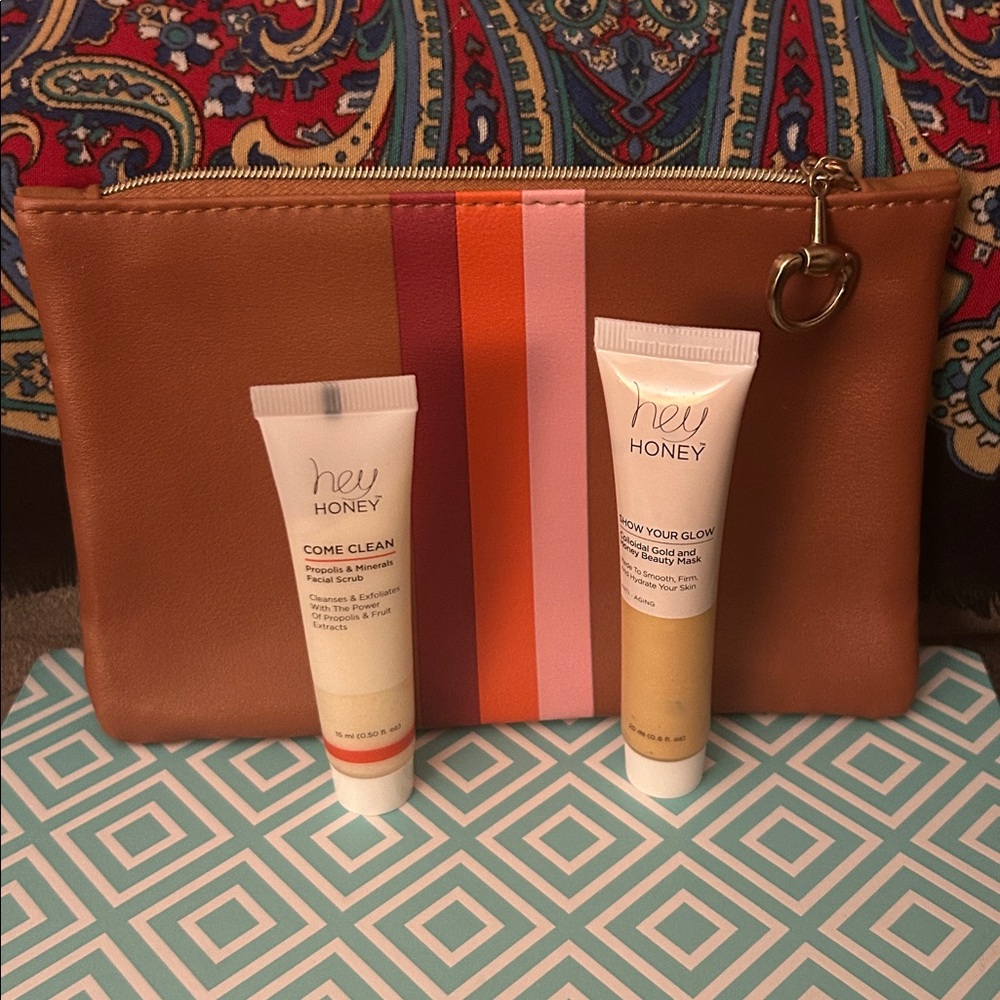 Hey Honey 🍯 Combo Come Clean Facial Scrub & Show Your Glow Mask Colloidal Gold.